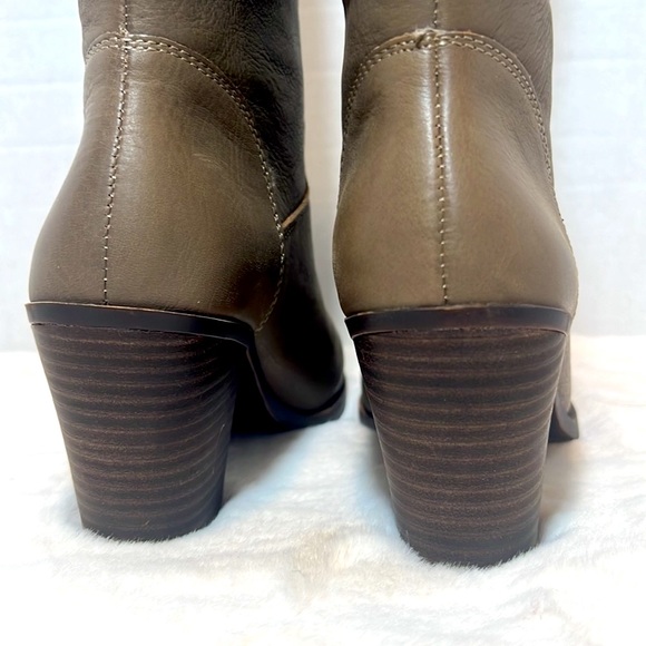 Lucky Brand Embrleigh Women’s Midcalf Boot with stacked heel, taupe, size 7.5 - Picture 12 of 17